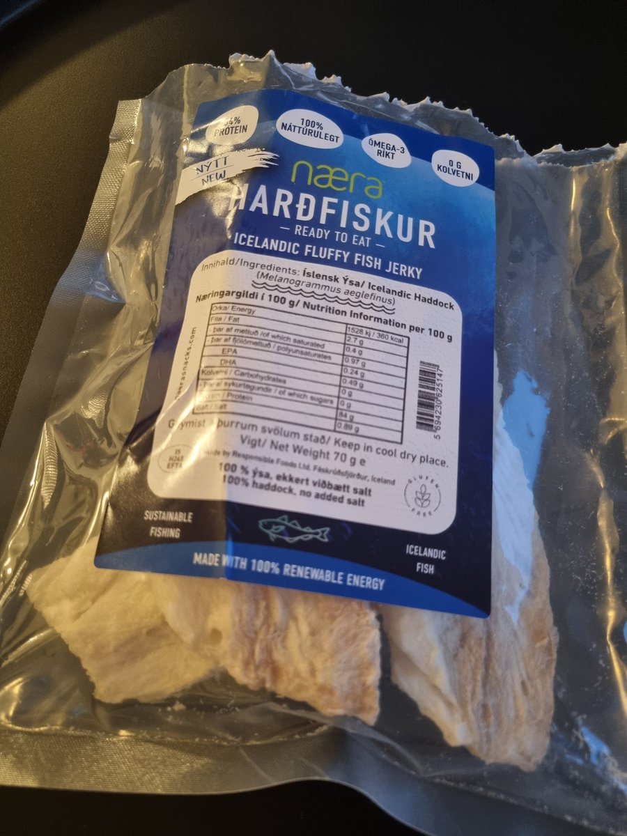 arnarar's tweet photo. Nýr vinkill á nýsköpun í matvælum á Íslandi sem kemur vonandi í búðir á næstunni. Harðfiskur sem lítur út eins og fiskflak, ósaltaður, stökkur og miklu minni lykt. Sjávarsalt, smjör og bæng 👌👌 https://t.co/7Ed9Ls3SW4