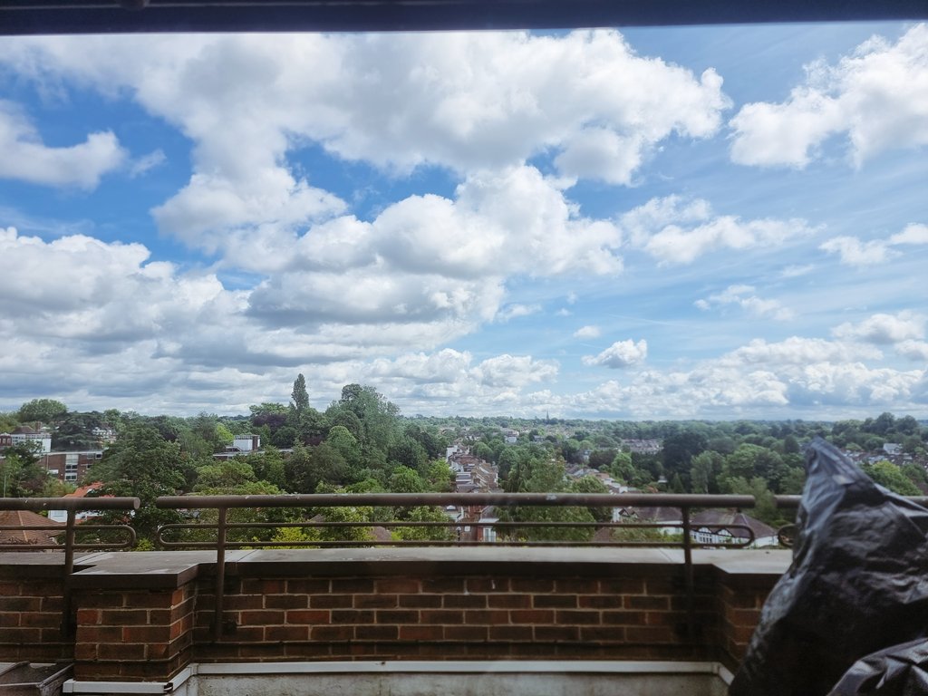 PumpkinAsuna's tweet photo. Good weather does exist in London! https://t.co/V5vFJIL6Ip