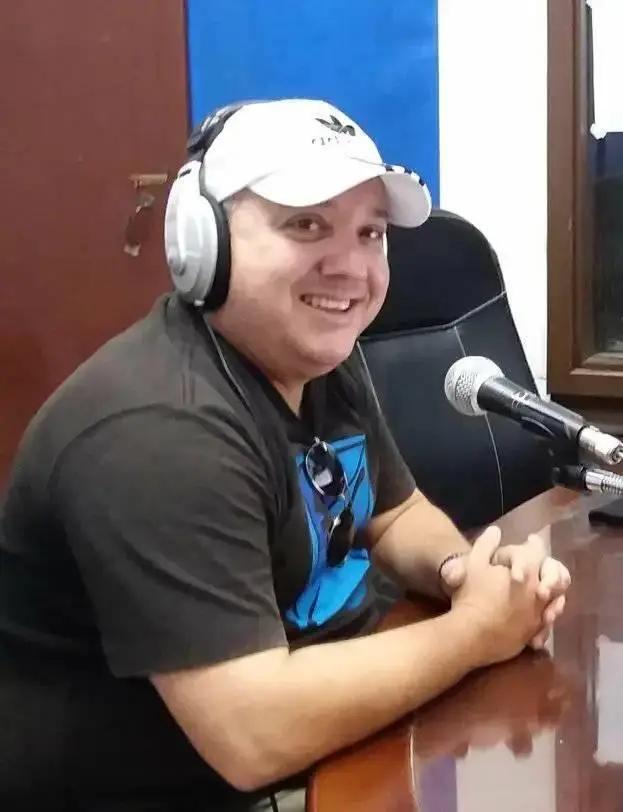 🎙️“La radio da luz a un millón de imágenes en un millón de cerebros”. 🎉Felicidades #RadioCubana🇨🇺 #SonidoParaVer📻. <a href="/AdonyRguezJ/">🇨🇺Adony Rodríguez Jiménez🇨🇺</a> <a href="/alfonso_noya/">Alfonso Noya Martínez🇨🇺</a> <a href="/YuzaimaCardona/">Yuzaima Cardona</a> <a href="/oneliocc/">Onelio Castillo Corderí</a> <a href="/Belkyspcr/">Belkys PC 🇨🇺</a> <a href="/YaquedeCuba/">Yaquelin</a> <a href="/JLBrocheLorenzo/">Jorge Luis Broche Lorenzo</a> <a href="/RPolancoF/">Rogelio Polanco Fuentes</a> @Colina_VClara <a href="/MinoskaCuba/">Minoska Cadalso Navarro 🇨🇺</a> @chamberohoy @AlbertoLopezVC