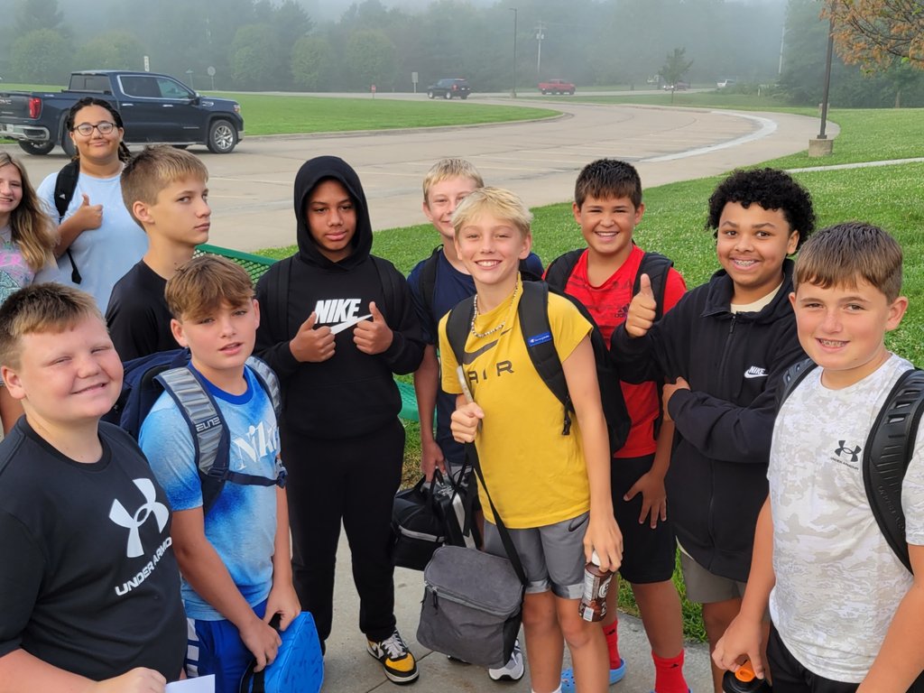 MaryvilleMiddle's tweet image. We had a great first day of school at MMS! #Spoofhoundpride