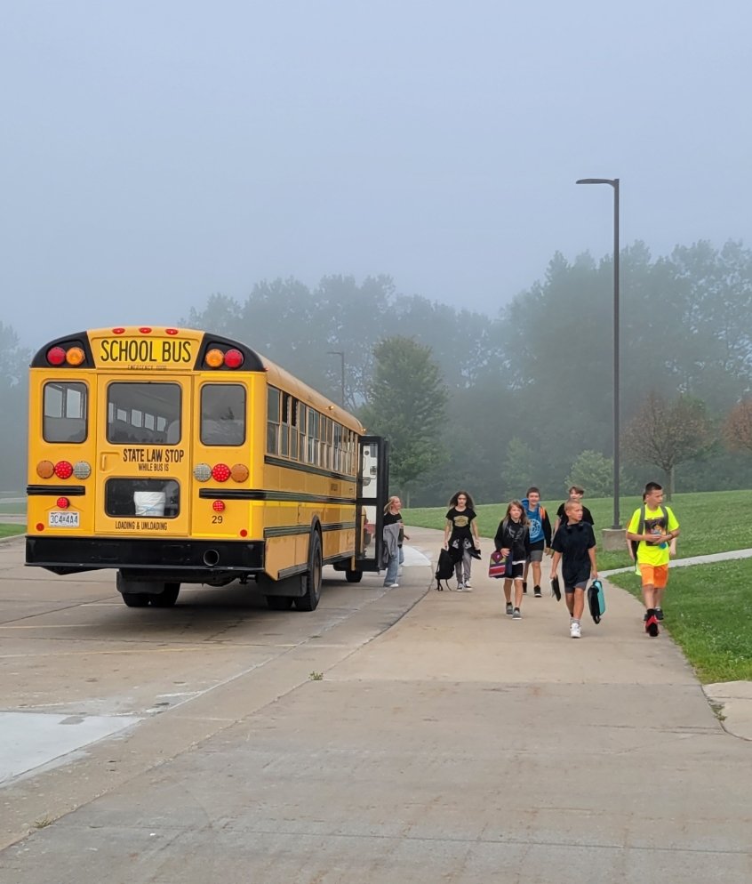 MaryvilleMiddle's tweet image. We had a great first day of school at MMS! #Spoofhoundpride