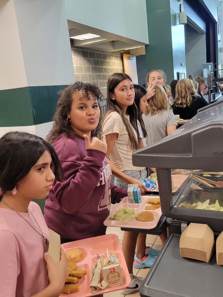 MaryvilleMiddle's tweet image. We had a great first day of school at MMS! #Spoofhoundpride