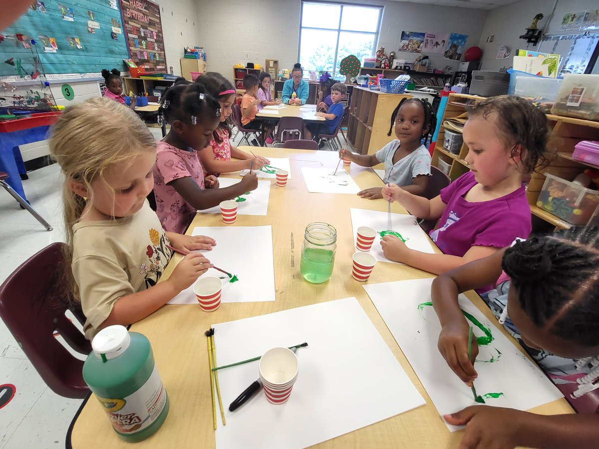 BassettRobin's tweet photo. Painting during small group.
#ncssbethebest
@RyanEarlJames 
@RPES_Cougars https://t.co/WtJyMSvcIF