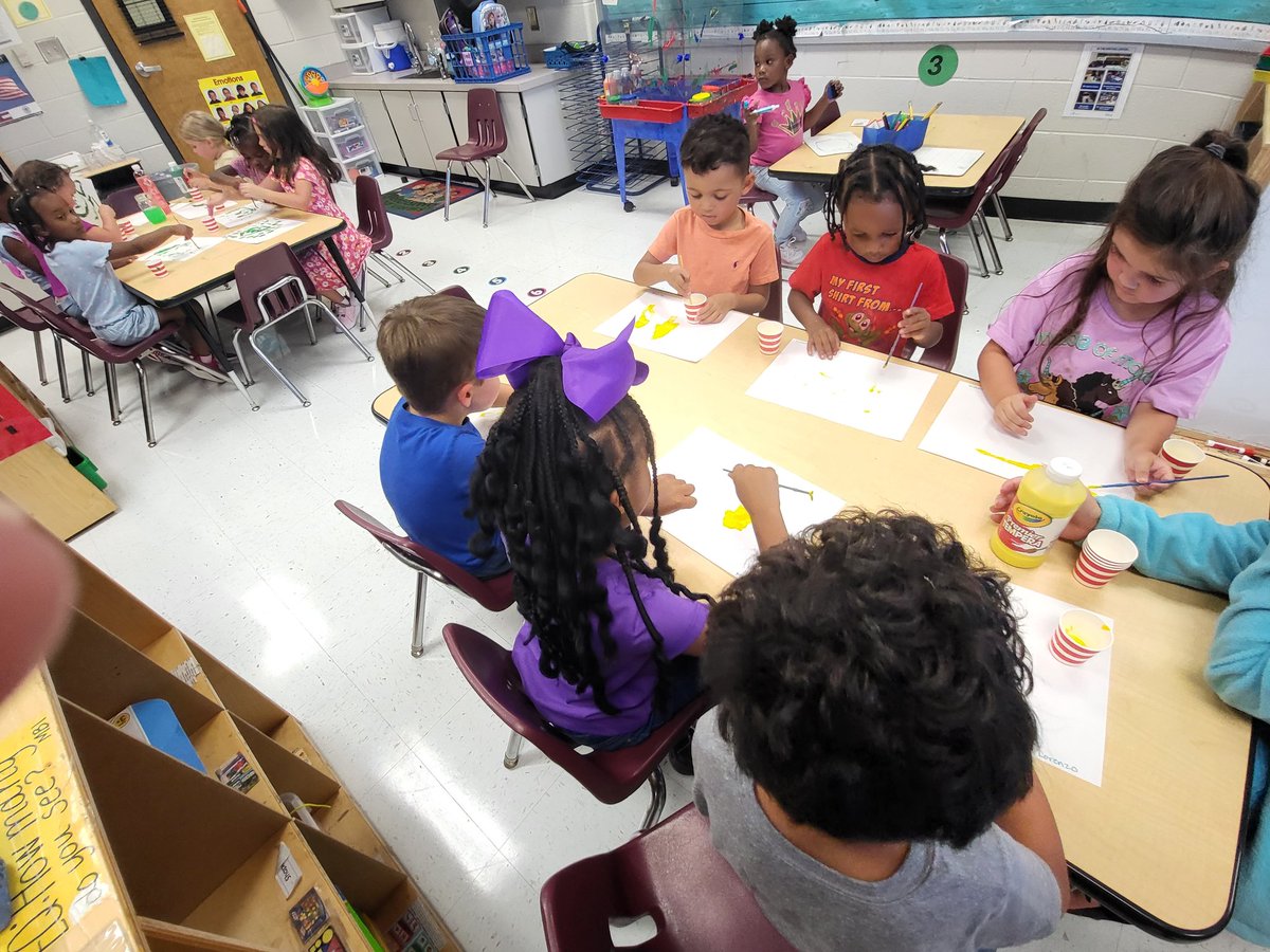 BassettRobin's tweet photo. Painting during small group.
#ncssbethebest
@RyanEarlJames 
@RPES_Cougars https://t.co/WtJyMSvcIF