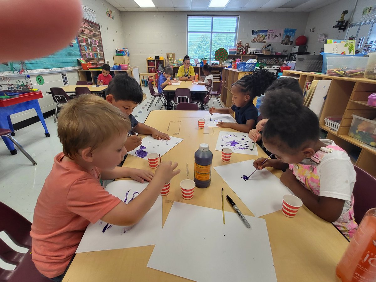 BassettRobin's tweet photo. Painting during small group.
#ncssbethebest
@RyanEarlJames 
@RPES_Cougars https://t.co/WtJyMSvcIF
