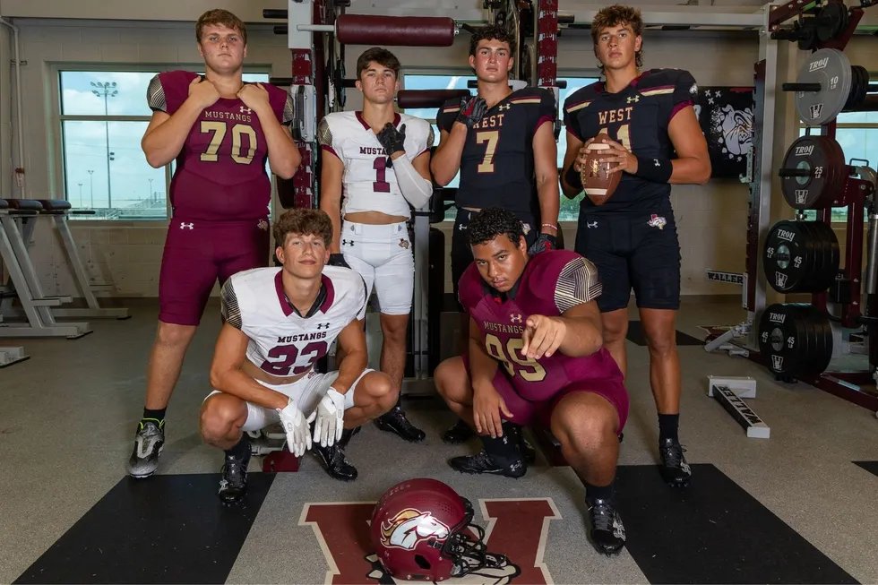 VYPE Preseason FB District Rankings🏈📈 DISTRICT 10-5A-DI up for grabs with Manvel, @fulshear_fball in contention Could a potential third trip to AT&T Stadium be the charm for coach Kirk Martin and the Mavericks in his return?🏆 READ:vype.com/Texas/Houston/…