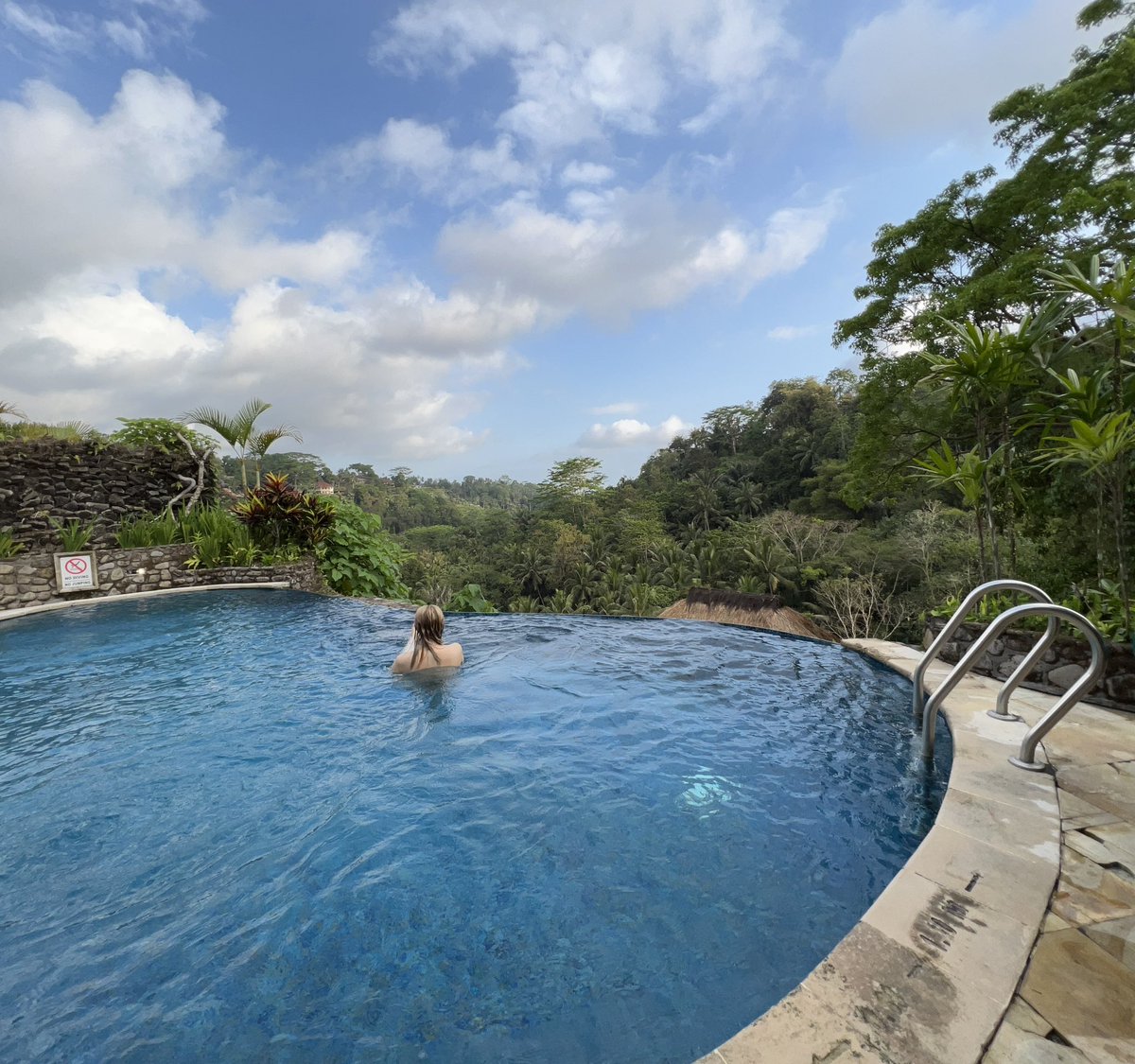 progressupdate_'s tweet image. 모두 섹시한 뒷태 올리기 바쁘던데 나는 섹시 차감한 젠더리스 뒷모습 도전해주지 - 호호 
🐋🦭🐋🦭🐋🦭
건강하다 못해 #건장 
.
.
내 뒷통수 잘 보입니까?