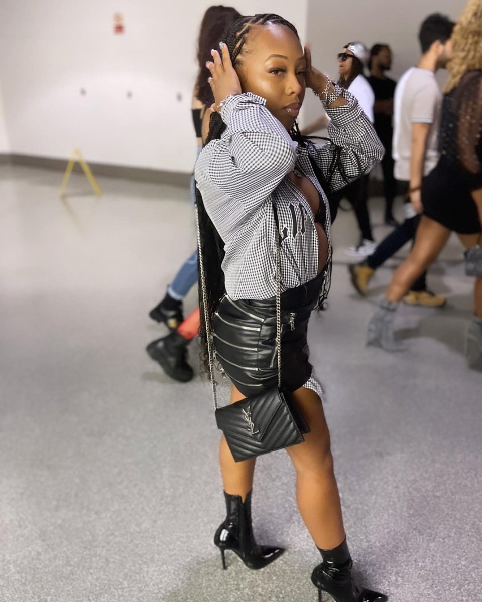 its_allaboutari's tweet photo. “It Should Cost A Billion To Look This Good”
- Queen Bee 🐝 https://t.co/nHOZdr6l7F