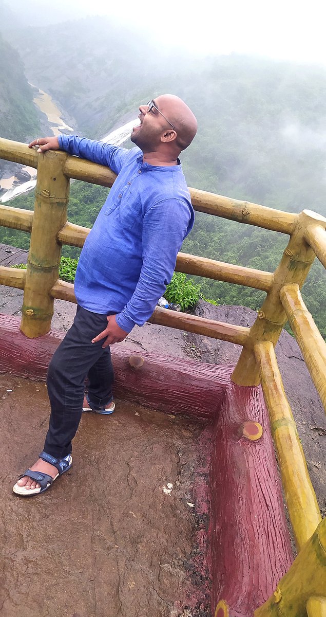 AbhayaTalcher's tweet photo. ପ୍ରାକୃତିକ ସୌନ୍ଦର୍ଯ୍ୟରେ ଭରପୁର୍ ଡୁଡୁମା ଜଳପ୍ରପାତ
ସମୟ ସମୟରେ ଭସା ବାଦଲ ଭିତରେ ଅଦୃଶ୍ୟମାନ ଜଳପ୍ରପାତ
#koraput #Duduma #Dudumawaterfalls #Abhaya  #nature #naturephotography #hills #hillview https://t.co/wmhZu9zNxe