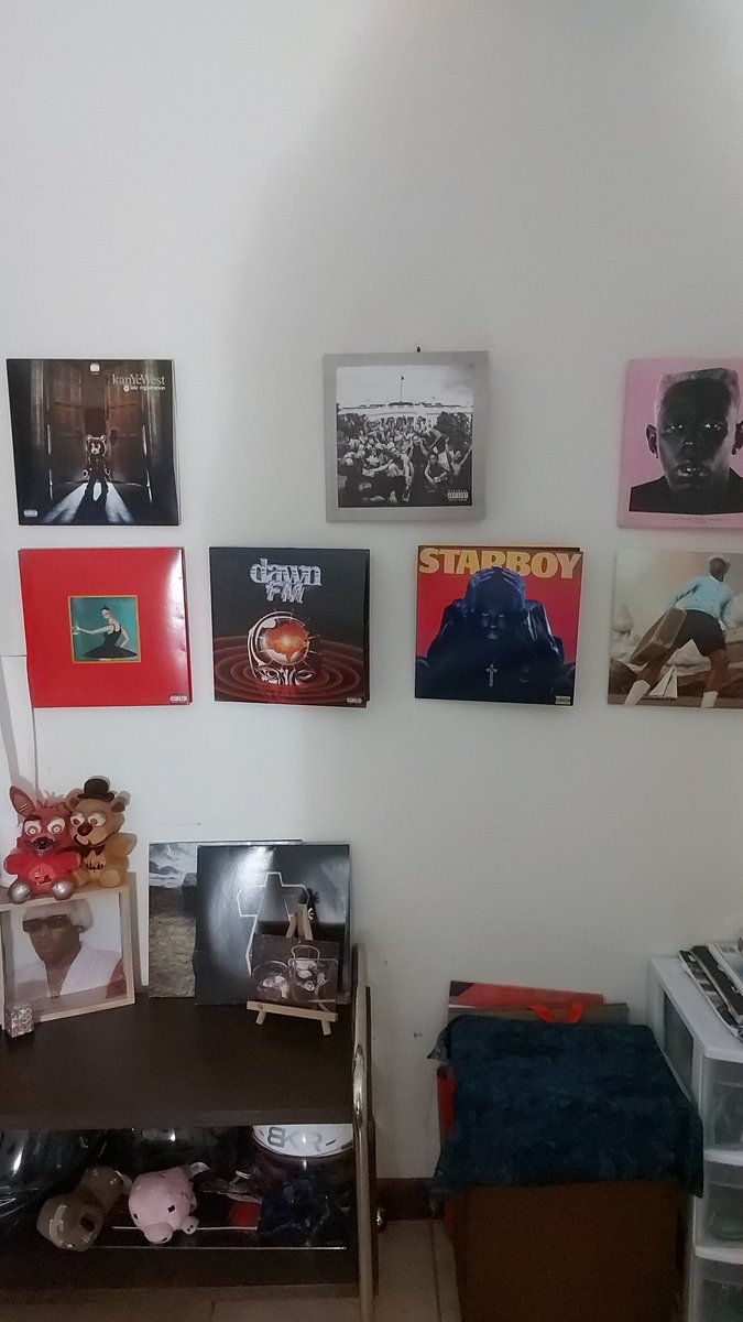 JusticeBotLyr's tweet photo. my not so humble vinyl colection now https://t.co/4XiUhdwpJa