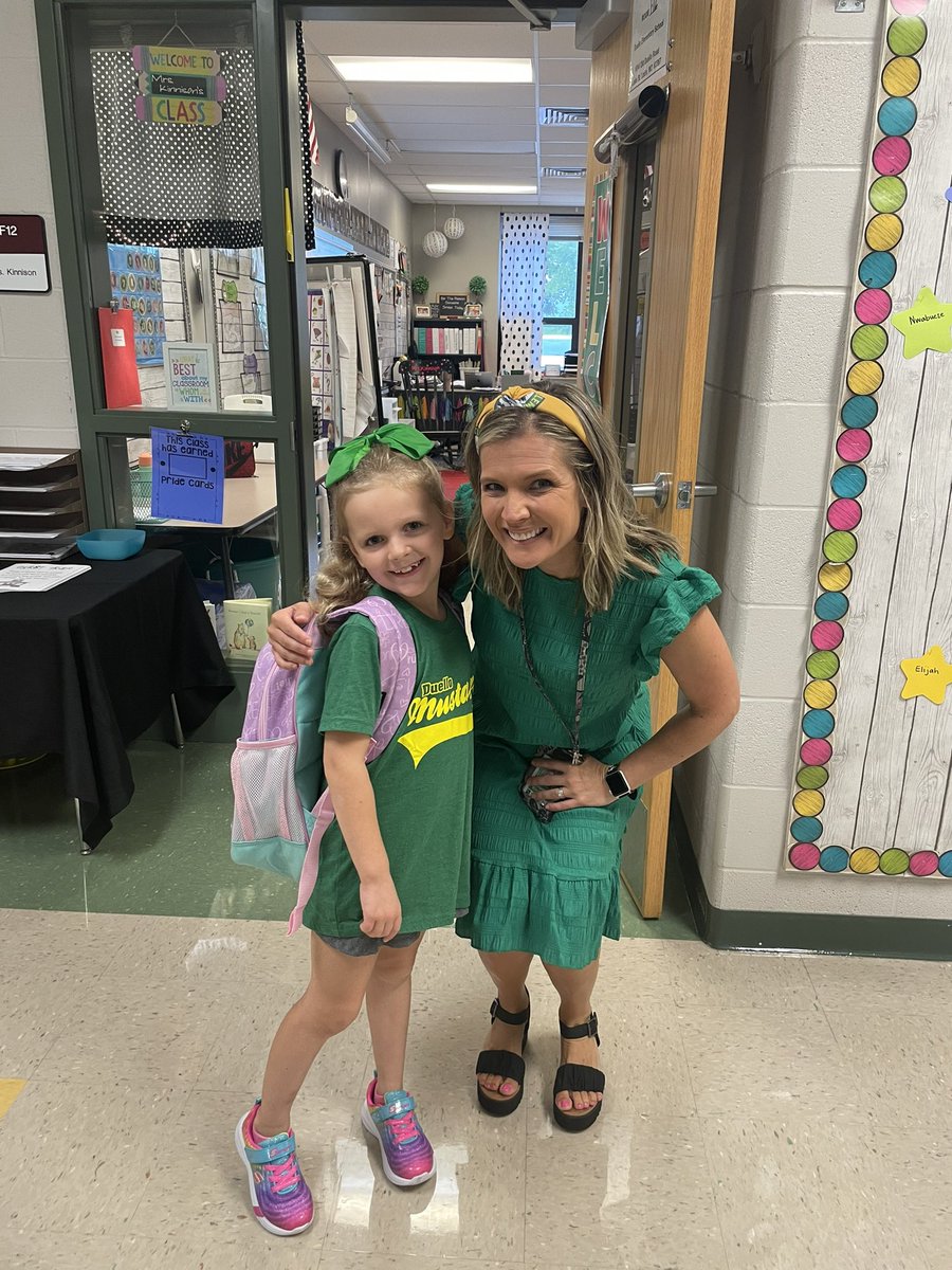 MrsKinnisonDUE's tweet photo. This cutie stopped by to see me today to show me her spirit bow!! 💚💛 We’ve got spirit yes we do!! #spiritleaders #WeAreDuello https://t.co/HfqOMNf6bl