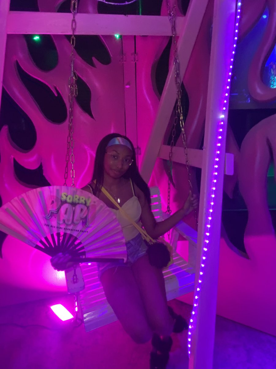 ShaniyaJai's tweet photo. girls night๐ #sorrypapi https://t.co/vO3wF6dqUZ