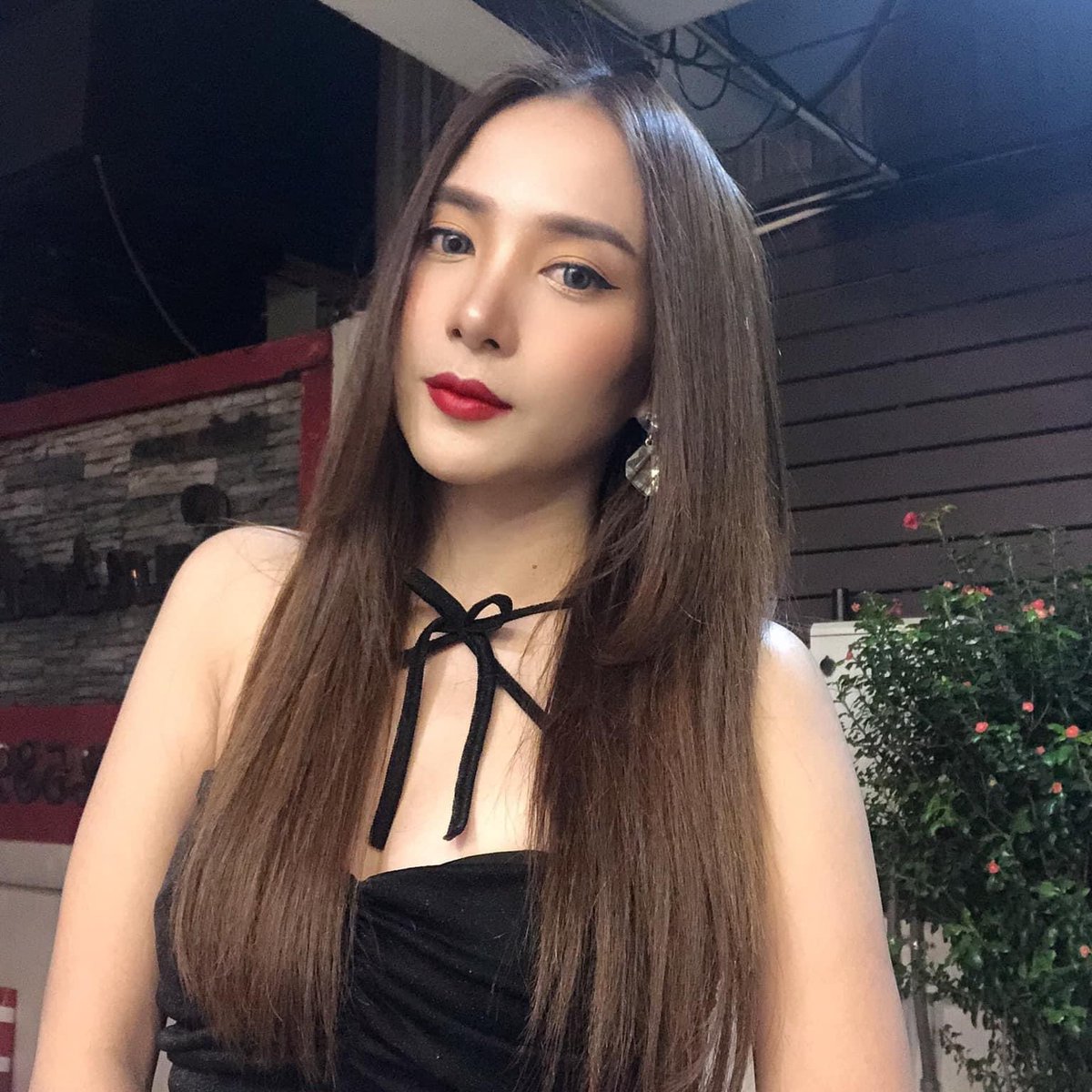 thalugazzz's tweet image. ประเทศไทยได้ #นายกคนที่30 และกำลังจะจัดตั้งรัฐบาลแล้ว แต่วารุณีอดอาหารอยู่ในเรือนจำ 3 วัน ทั้งที่น้ำหนักตัวเหลือเพียง 33 kg และมีภาวะซึมเศร้า ถ้าได้อ่านบันทึกเยี่ยมล่าสุดจะรับรู้ว่าวารุณีพูดถึงการฆ่าตัวตาย และการตายบ่อยครั้ง อยากให้ทุกคนช่วยให้ความสนใจและแชร์ข่าว #saveวารุณี