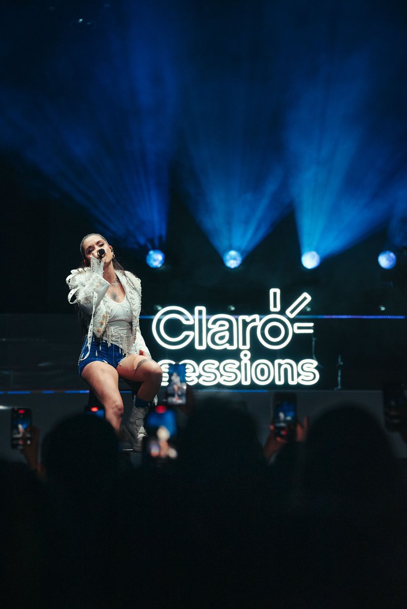 MBecerraTours's tweet photo. 🚨 YA se encuentra disponible en YouTube la Claro Sessions edición 2023 de María Becerra!
#LANENADEARGENTINA #MariaBecerra #LANENADEARGENTINATour #ClaroSessions https://t.co/RqWgbKOzvg