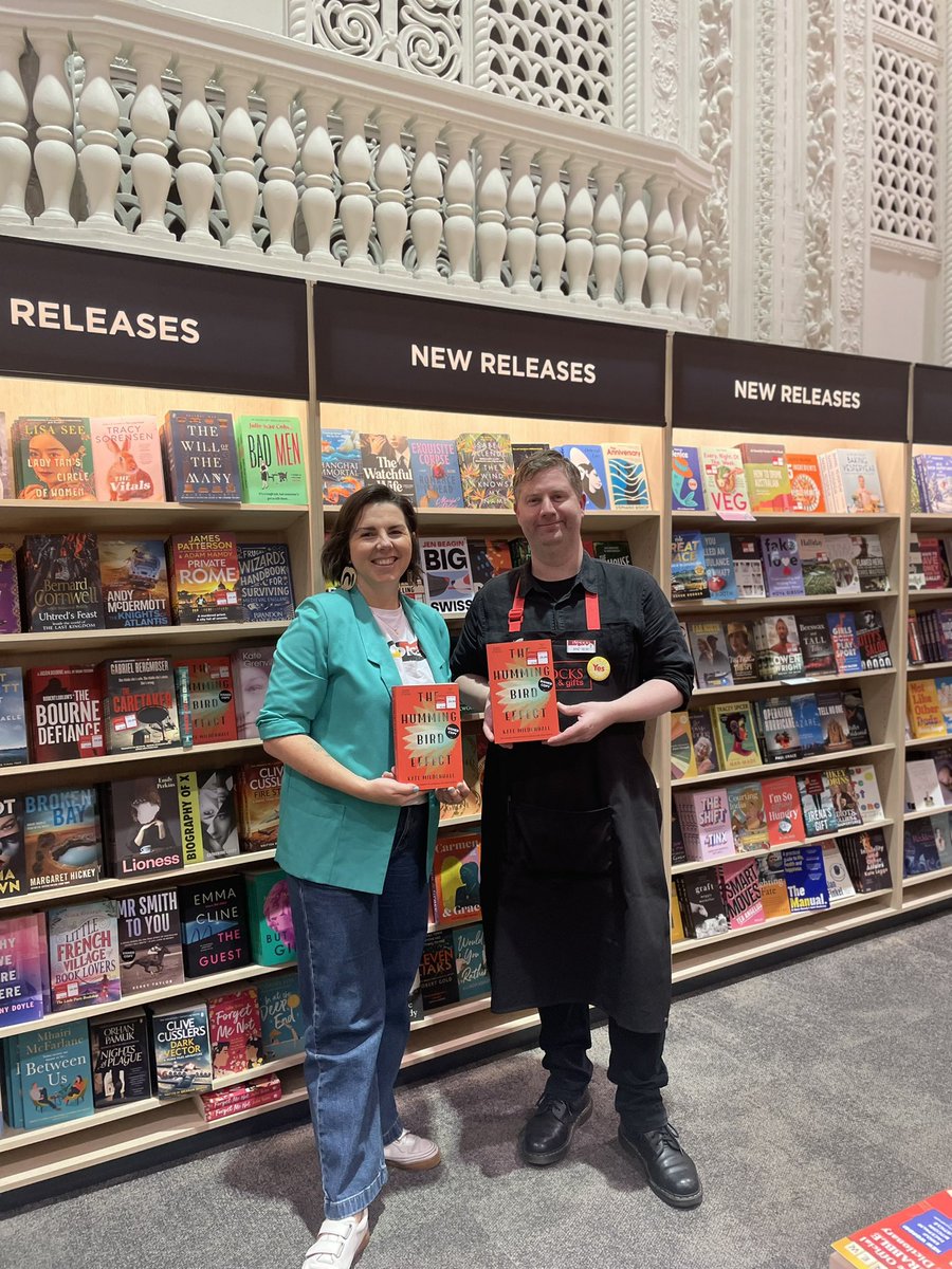 #TheHumminbitdEffect landed in Adelaide @katemildenhall having great fun visiting with booksellers in Adelaide. 1st stop at the beautiful  <a href="/DymocksAdelaide/">Dymocks Adelaide</a> #ScribnerAustralia