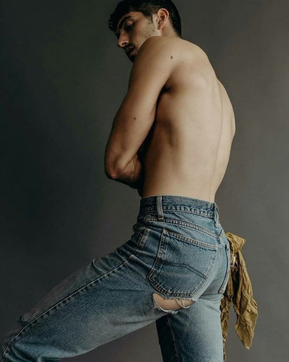 he’s so pretty i wanna scream at the top of my lungs