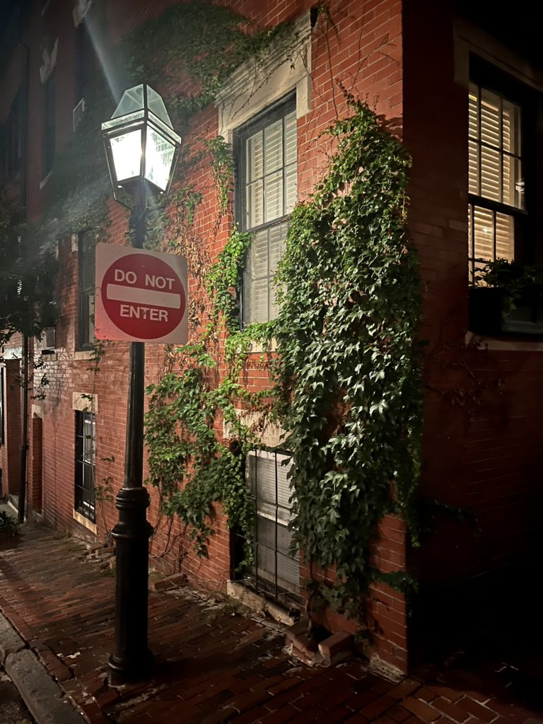 lesi_midwood's tweet photo. Boston is happening! https://t.co/2ZpBkvx8oJ