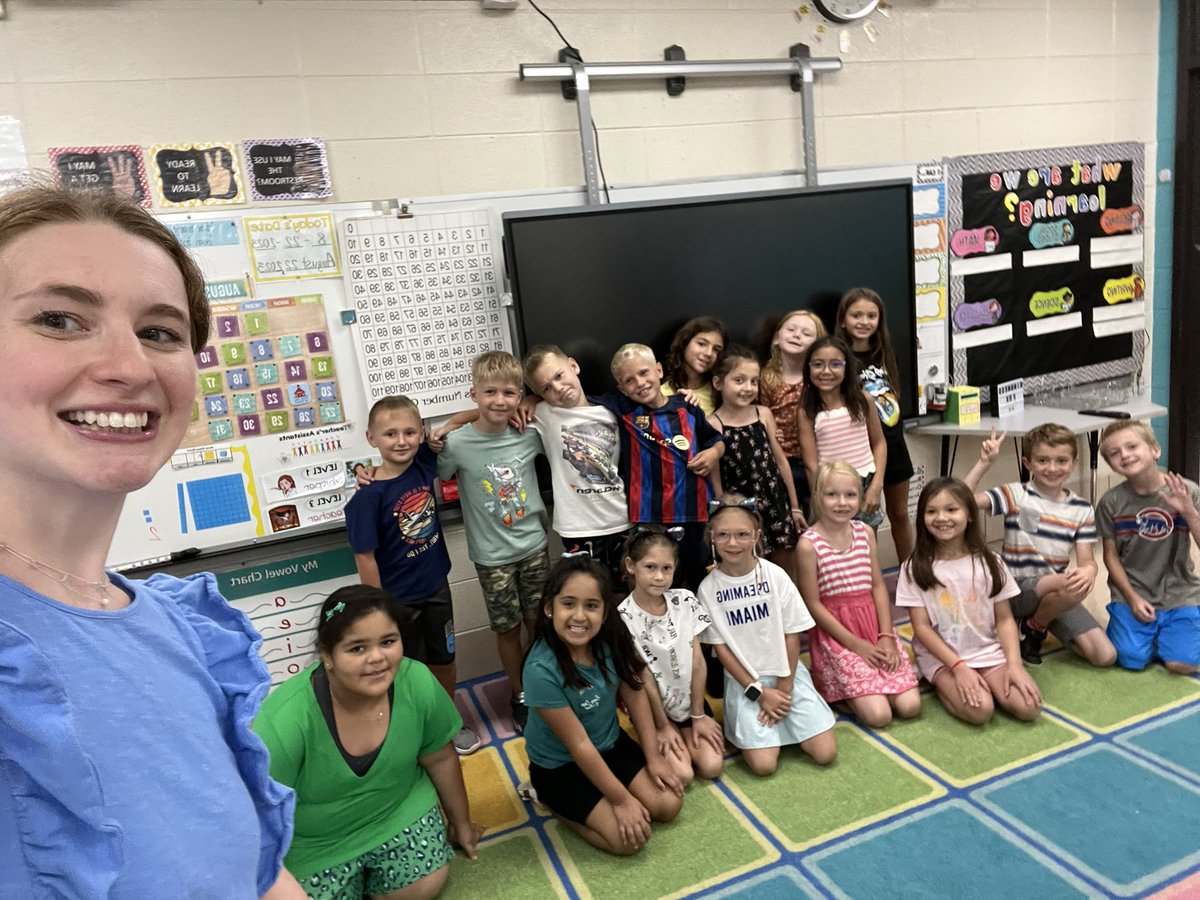 MrsBraaschOB's tweet photo. New school year here we come 🎉 2nd day of 2ND grade 🤩 #wdsd7 https://t.co/uOAVgiRB9L