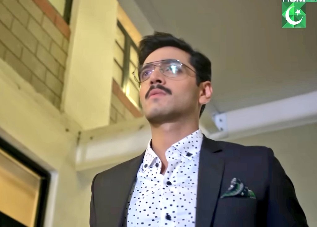 JustNihaaa's tweet photo. WEDNESDAYS with the dashing & sabse pyaara English ka lecturer Ramis/ Sanwal be like..& i loved his retro look 🥺
PS: I have always loved the low angle shot !!
.
Have an amazing day to y'all, keep smiling
.
@RiverPhiNicks13 @hemawahaj_
.
#WahajAli #Gila #sanwal #humtv #okbye https://t.co/ih5mopoL6a