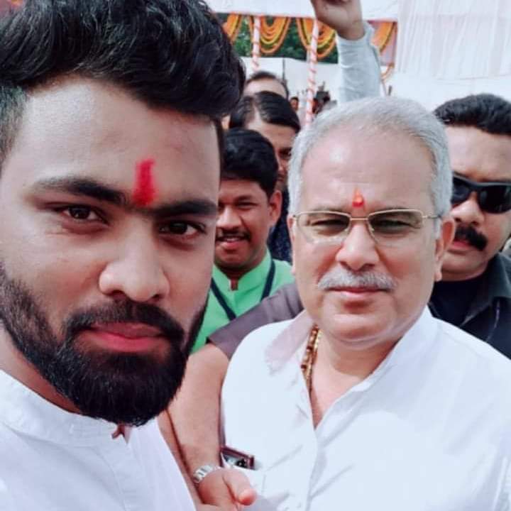 RG_Samri's tweet photo. छत्तीसगढ़ के यशस्वी मुख्यमंत्री किसान पुत्र श्री भूपेश बघेल जी को जन्मदिन की हार्दिक बधाई एवं शुभकामनाएं💐🎉🎉💐💐🎂🎂
@bhupeshbaghel https://t.co/FJ3KVS4nAC