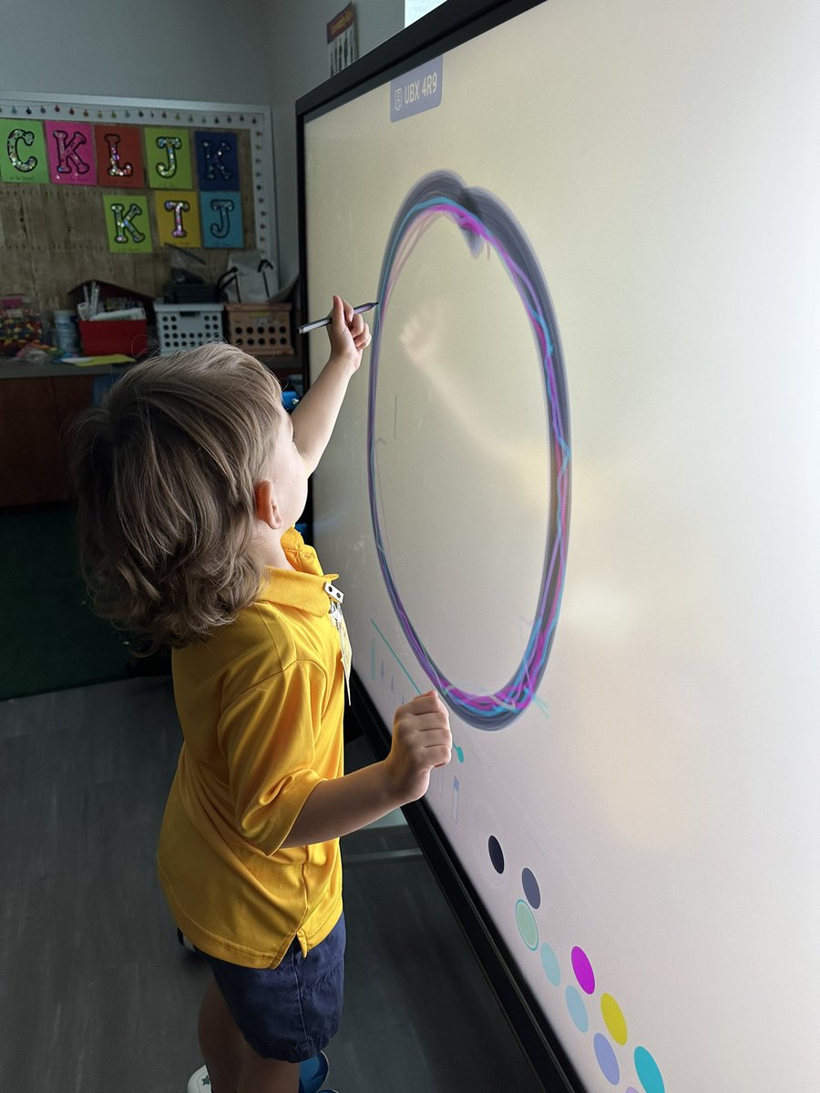 🌈 writing the number 0 on our Clevertouch board! We were loving it! #CactusMakesPerfect