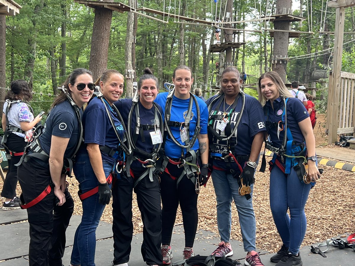 LaurenJamie37's tweet photo. Between my @bostonpolice colleagues &amp; classmates who always show up, the law enforcement leaders who support us &amp; the young ladies who give me hope- what a great week @MAWLE1 #MAWLEandMe #mentorship #futuregeneration @30x30initiative can’t wait for next summer @SgtAmyBoston ! 💙 https://t.co/ihibviJbbV