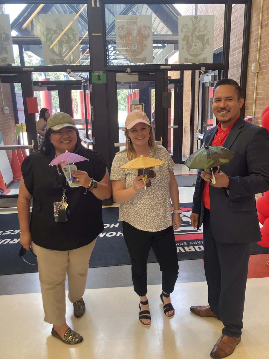 _DrLong's tweet photo. Car number dismissal crew is ready! My second pair of shoes was not. #itishot #jodsquad  #carduty https://t.co/gyXz3ffLjN