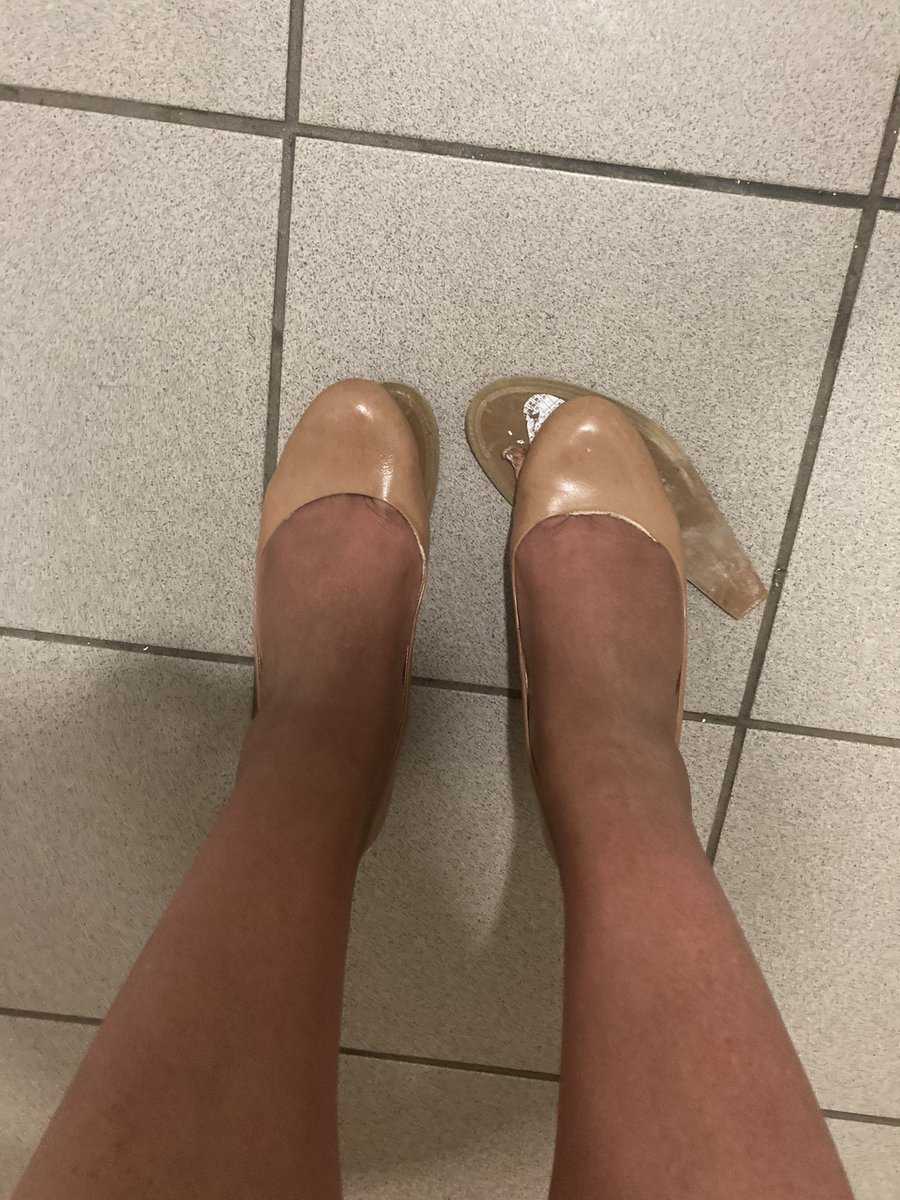 _DrLong's tweet photo. Car number dismissal crew is ready! My second pair of shoes was not. #itishot #jodsquad  #carduty https://t.co/gyXz3ffLjN