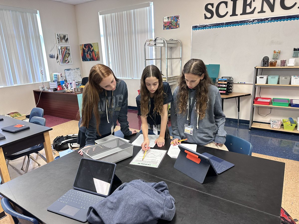 Hogg_Science's tweet image. Life science class was introduced to some of our topics for the year. We will do more exploring this week. #NBPS #NBPSEagles #nordangliaeducation