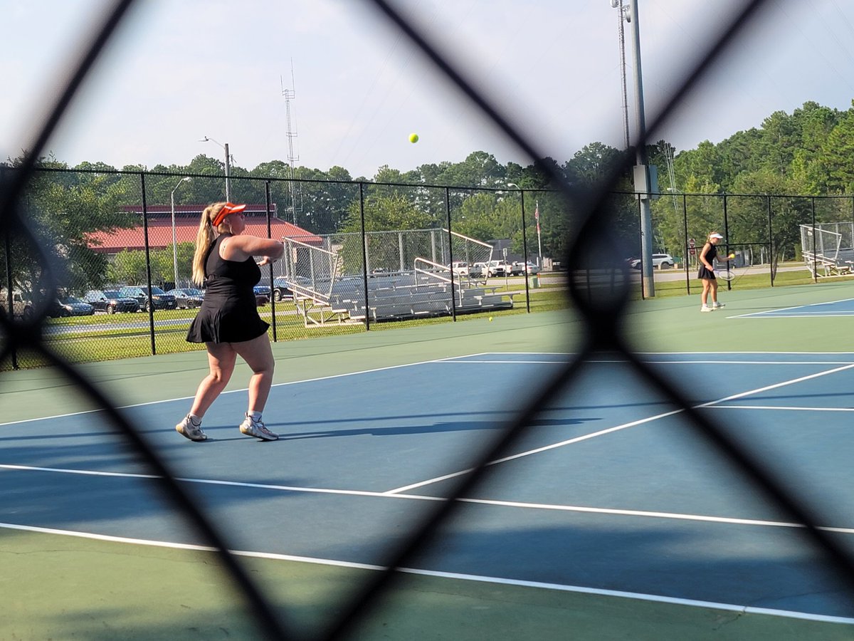 madisonford2024's tweet photo. SR tennis season started with an 8-6 win!! I started playing tennis 3 years ago to work on lateral movements and stay active for softball... but I got to admit, it's a lot of fun! #2024recruitingclass #corners #StallionStrong #softballlife #tennis https://t.co/5rl95HMIdU
