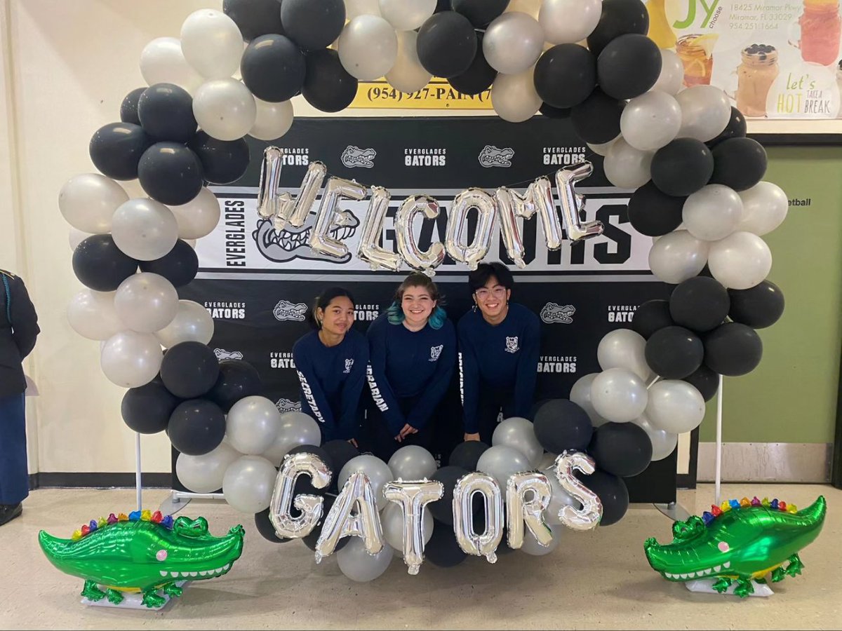 ChoirLegacy's tweet photo. Our officers at orientation last Wednesday! 🎵🐊 https://t.co/Rfv7xUxuXj