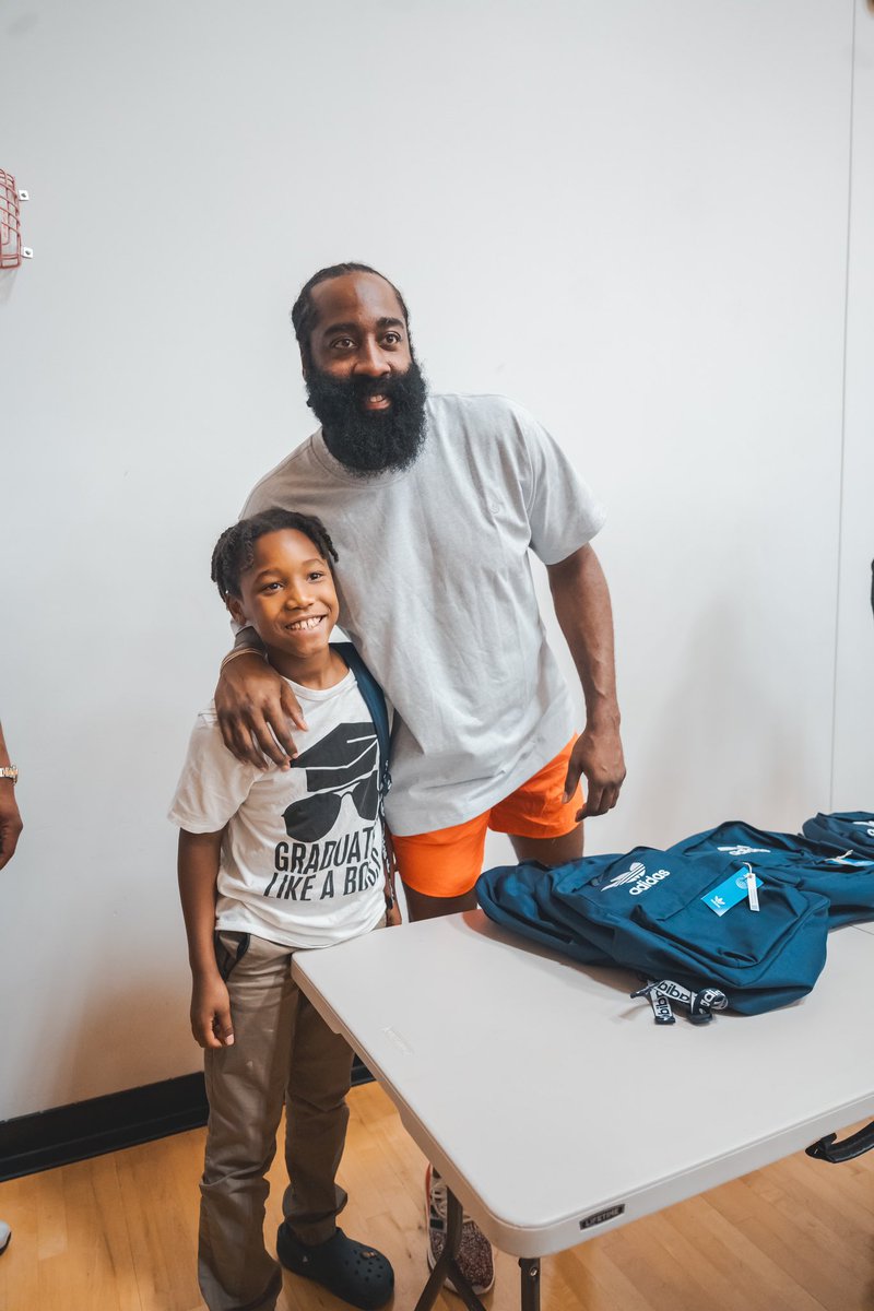 JHarden13's tweet photo. Special thanks to the parents & volunteers who took time out their day to help at the Food Bank & Back Pack give away over the weekend, you are appreciated #JHTownWeekend #Uno https://t.co/Shj3IzL3pn