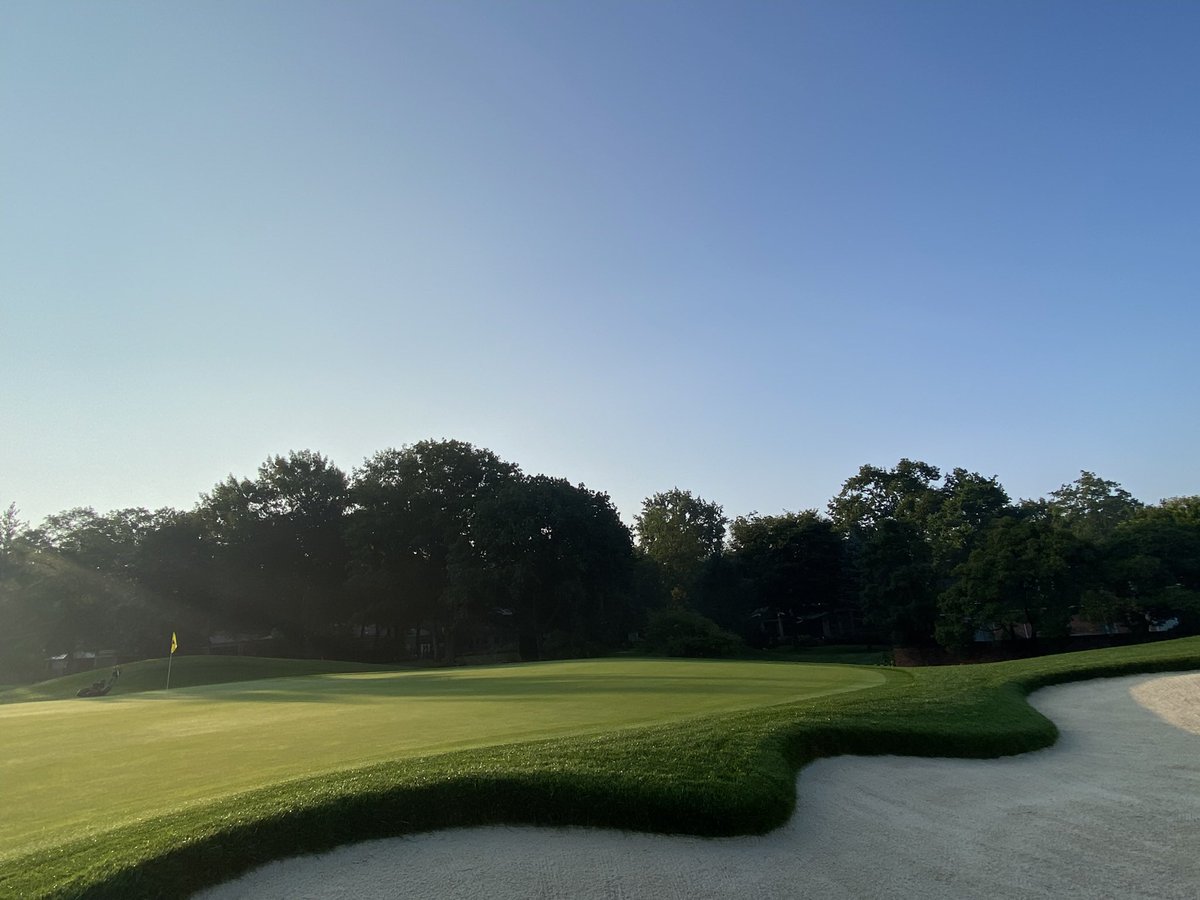 GriffithsJayson's tweet photo. Nice to have Todd @jinx97 take time out of his visit today to stop and chat with our Grounds rotary Team…they put a tremendous amount of effort into presenting the golf course to Membership daily 👏👏👏@DanielSmith_BBB @Billy_Bunker https://t.co/nI6aYIKgc0