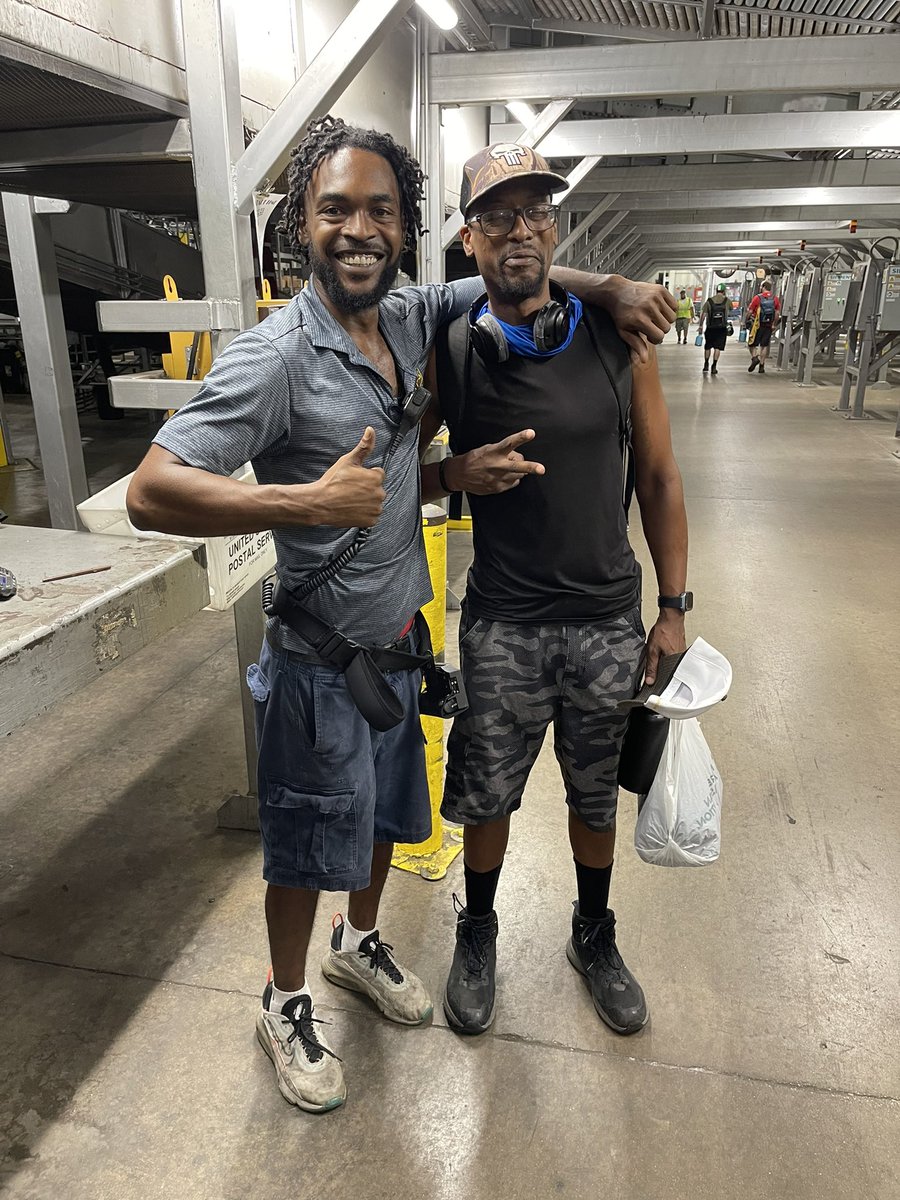 Happy Birthday to an amazing <a href="/UPSers/">UPSers</a> Blue!! We hope you have a great day from your <a href="/UPS/">UPS</a> family!! <a href="/bigtymer504/">E.J.⚜</a> #DeliverWhatMatters