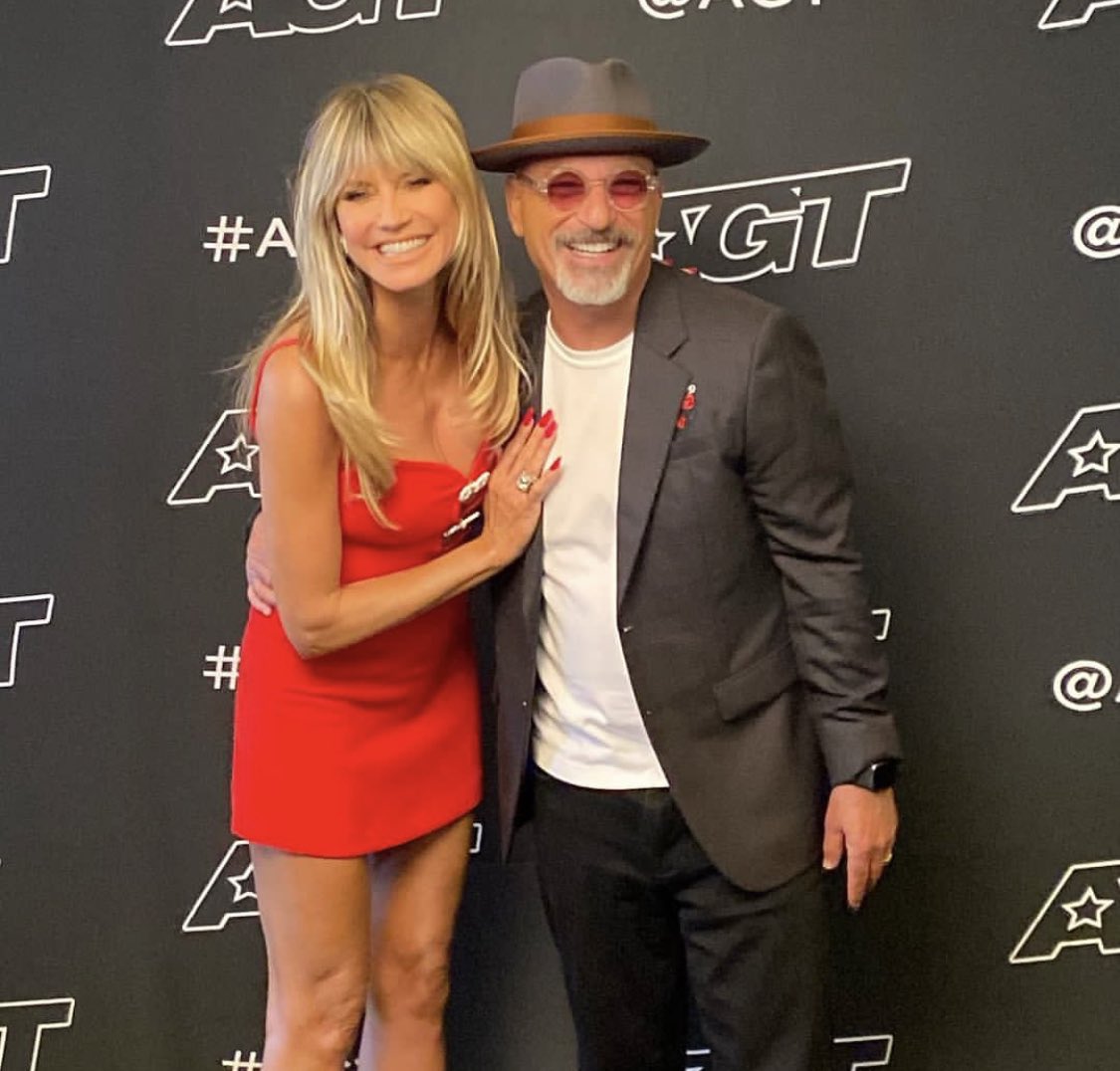 howiemandel's tweet photo. Besties @heidiklum #AGT https://t.co/IwUllDUDcR