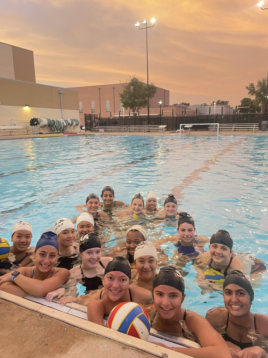Sometimes you have to pause the morning practice grind to enjoy the sunrise. ☀️✌️💛🖤