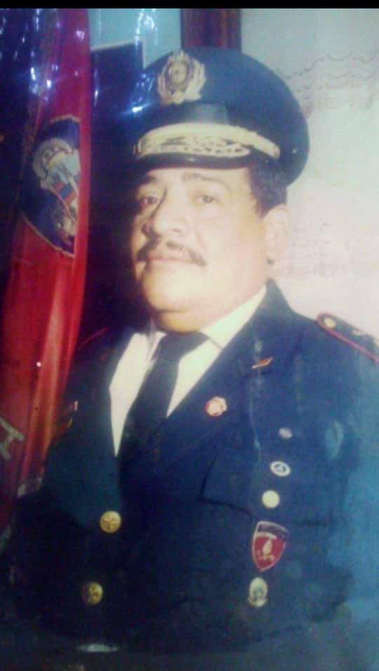Colnabom's tweet photo. Hoy falleció en la ciudad de Valencia el Cnel. (B) Orlando Pérez, ex comandante de los Bomberos de Valencia. Un caballero y excelente profesional. Nuestras condolencias a sus familiares y a sus hermanos Bomberos de Valencia. Que Dios lo asigne a su mejor estación. QEPD. https://t.co/OStIo7hoAS