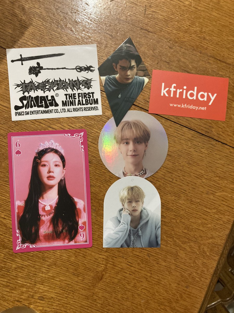 bluehour1117's tweet image. KFriday gave me freebies too !