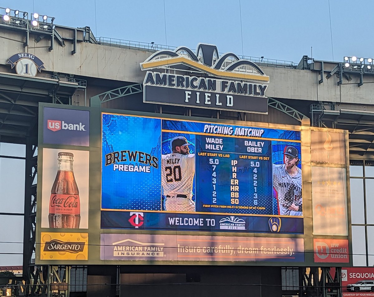 battingborder's tweet photo. Always present for a #BorderBattle https://t.co/SIx8AfAa1e