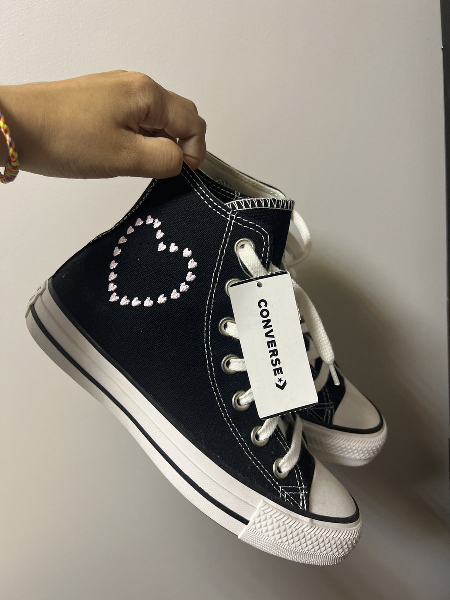 tuyarkayarka's tweet photo. Продаю новые кеды Converse ctas crafted with love (us 6, eur 36.5, 23 см) 
7900₽ https://t.co/Rz84AL2KG9