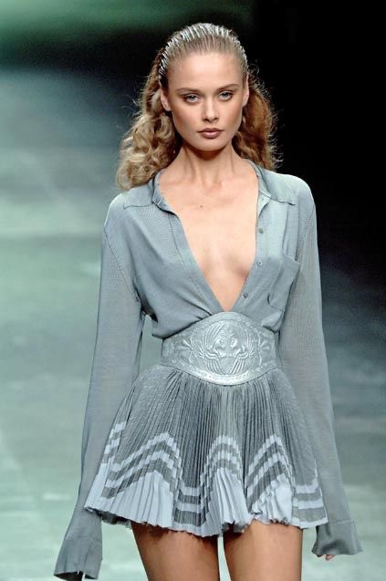 anyway i have been speculating that this dress design from alexander mcqueen spring 2006 will make a comeback this year
