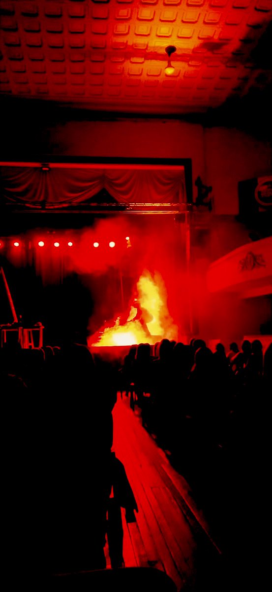 Atención MONTEVIDEO!! Vuelveeeeeee “En El Aire” al Teatro Metro!! Y a pedido del Público, Muchas Gracias!! Es un honor enorme!! 
Los espero 29 de Septiembre a las 20.00 hs.! Que felicidad!! 🌈🌈🌈🌈🌈🌈♥️
Ya la vieron?! No se la Pierdan!!