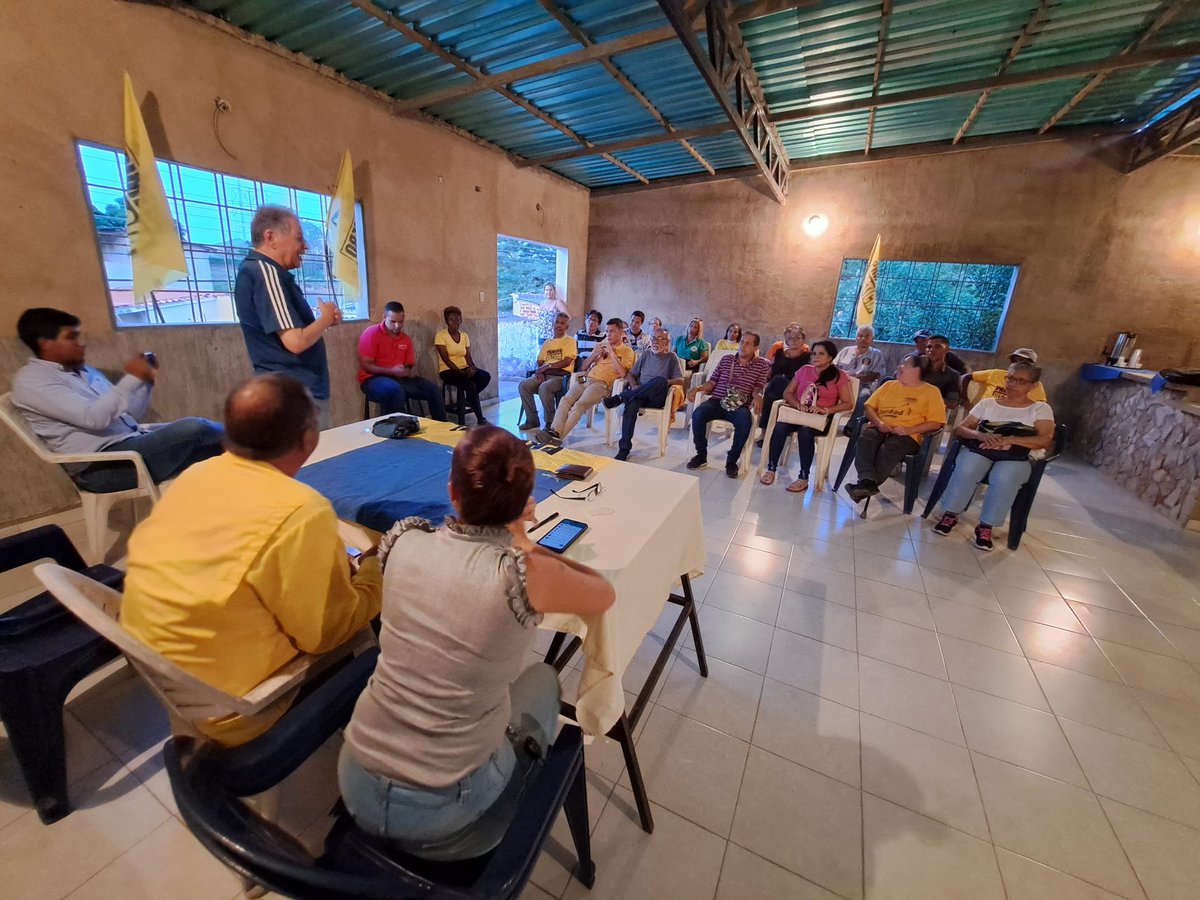 ActivismoPJ's tweet photo. En el municipio #Marcano Nva Esparta, con  entusiasmo y determinación, asamblea de la #VenezuelaDelEncuentro. Estamos escuchando tu voz, tus ideas y tus sueños para construir juntos con @hcapriles un país inclusivo y próspero.  @Pr1meroJusticia @pjnuevaesparta https://t.co/ShZxUbh5Fk