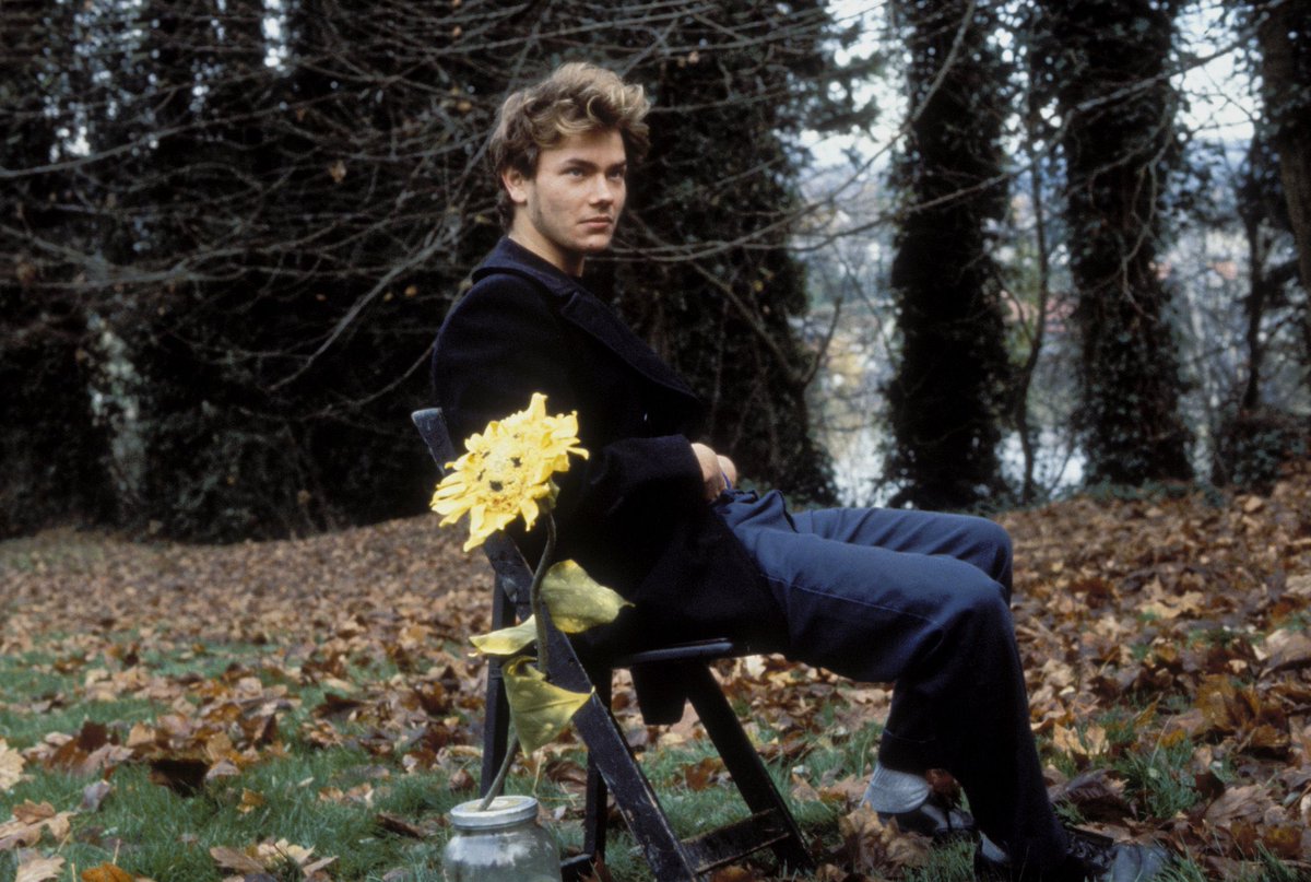 FilmUpdates's tweet photo. Happy birthday to the beloved River Phoenix, born on this day in 1970. https://t.co/nK7l7fOLpK