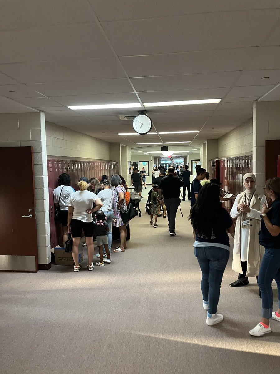 Clarkeedu1's tweet photo. ‘‘Twas the night before school starts and the CMS halls are a buzzing!!! Looking forward to a tremendous start of the school year tomorrow #cmsopenhouse #TwisterPride @This_Is_Mr_K @MrsFerrebee615 https://t.co/V4Ihih0OQ5