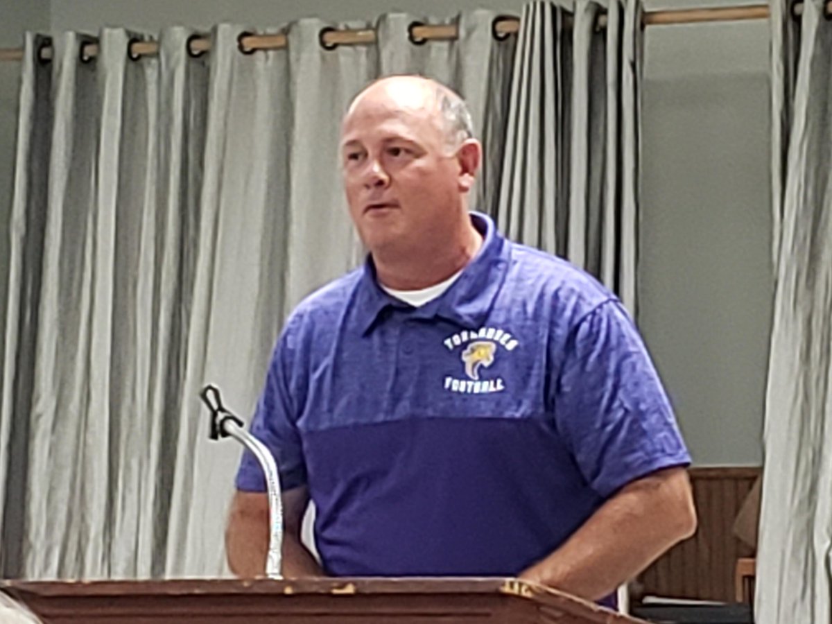 TaylorvilleDN's tweet photo. Taylorville Kiwanis Hear From Tornadoes Head Football Coach, Honor "Community Heroes of the Month" at Weekly Meeting https://t.co/MqRjVWakNy https://t.co/hutwGSwhFv