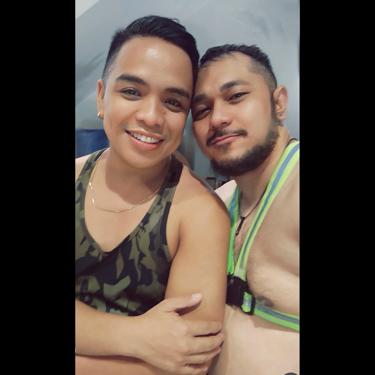 PinoyBearSide's tweet photo. Spent time as well with these lovely alter friends at @WeAreHappyBears Love N Pride Pool Party 2023

@AltChardonnay @YourPapiDJ @ItsmeKing___ @ignacio_malibog @DaddyBearPH  @ferdiescott12

Gwapo ni Queen @DeeDeeMarieH when out of drag. Dzaddy Vibes.

#BDCCLoveNPride
#NeverGoSolo https://t.co/JNkOLtTBzl