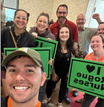 OregonNurses's tweet photo. Look who popped into a bargaining session for ONA nurses at Asante Rogue Regional Medical Center!
We're proud "Nurse Blake" joined today to support Medford nurses and help us win safe staffing, better health care and a safe work environment!
#arrmc #WeareONA #oregonnurses https://t.co/WiAVSNE98P