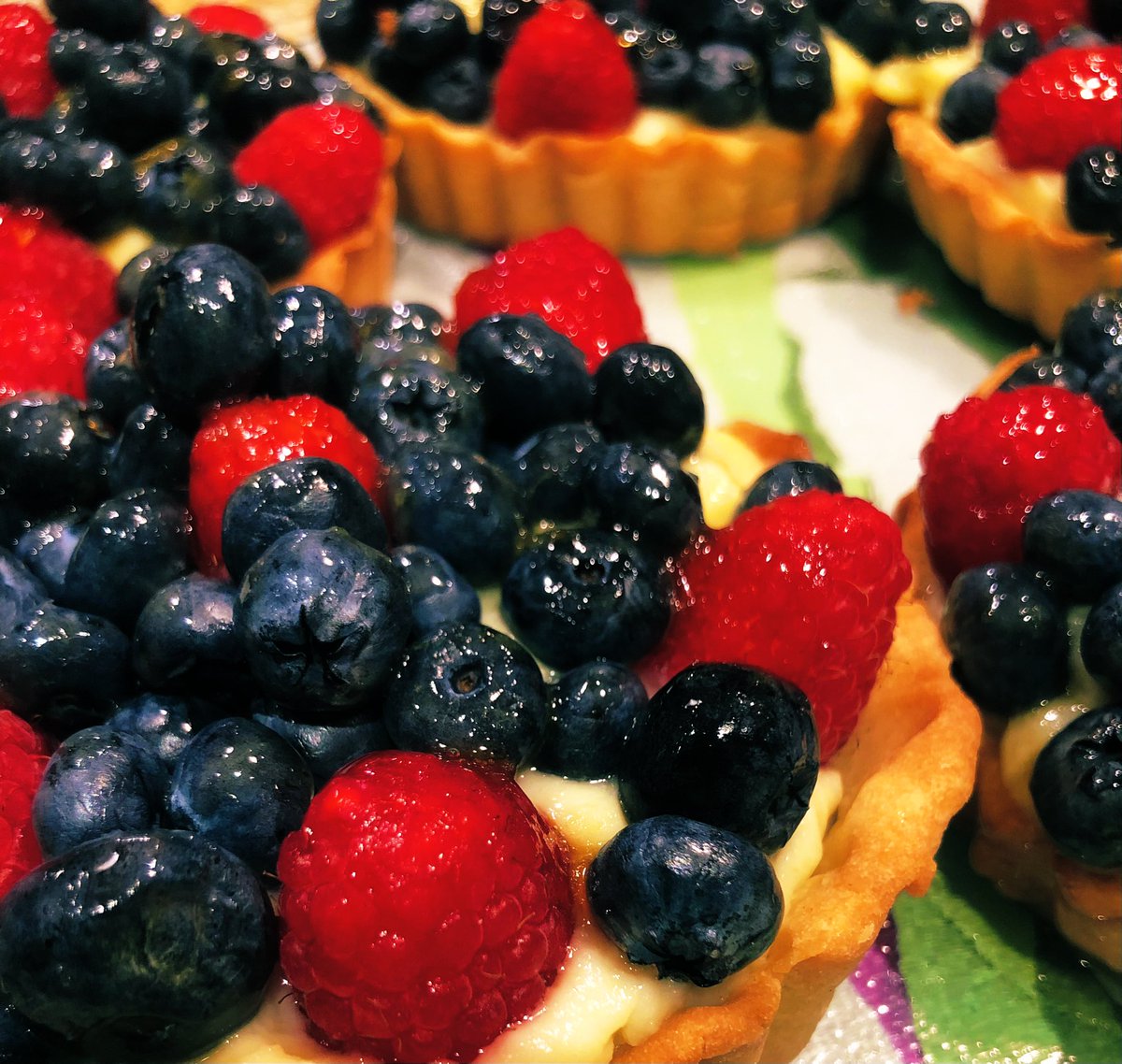 TheresaWriter's tweet photo. #AppetizingAugust Make room for #dessert #Carrotcake w/cream cheese frosting and blueberry & raspberry #fruittarts with sweet pastry and #patisseriecrème.
#August #harvest #shoplocal #homebaking https://t.co/Ske7C6d2jn
