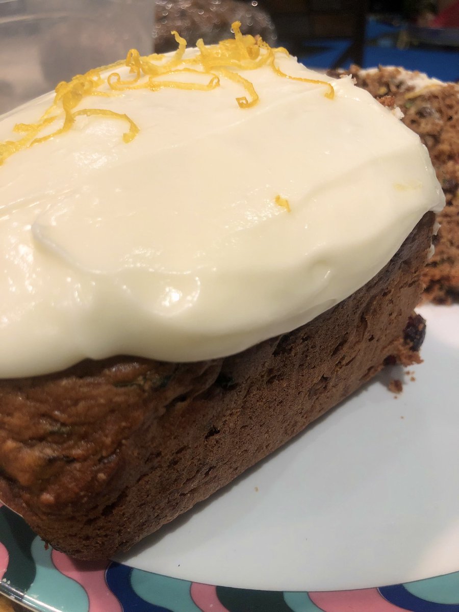 TheresaWriter's tweet photo. #AppetizingAugust Make room for #dessert #Carrotcake w/cream cheese frosting and blueberry & raspberry #fruittarts with sweet pastry and #patisseriecrème.
#August #harvest #shoplocal #homebaking https://t.co/Ske7C6d2jn